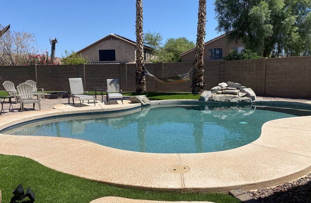 Cozy getaway home w/ POOL and GREAT location!