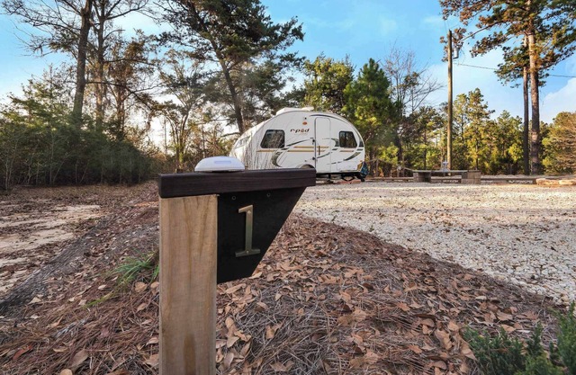 Cozy campground in enchanting Marianna with AC, WiFi