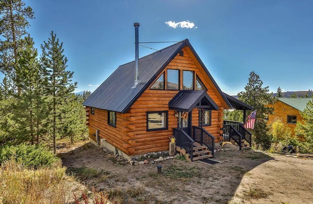 Cozy Grand Lake Getaway Cabin