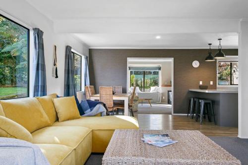 Cozy Group Stay With Air Con and Outdoor Dining