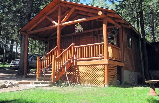 Cozy Guest Cabin par Henry's Lake et près de Yellowstone