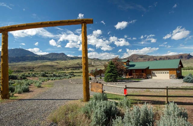 Wapiti Bear Den - Guest House avec des vues spectaculaires sur la route de Yellowstone
