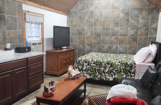 Cozy Guesthouse in Woodstock, MD