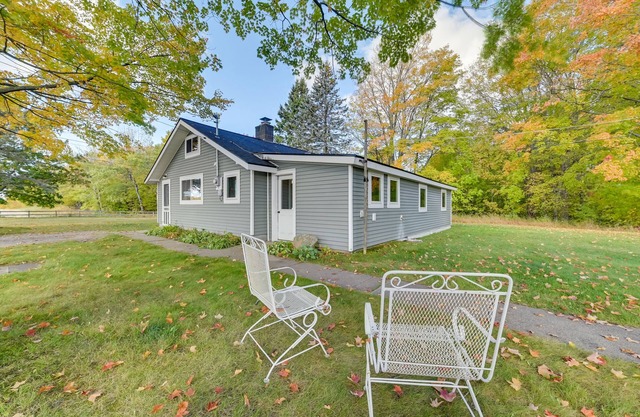Cozy Harbor Springs Vacation Rental, 13 Mi to Town