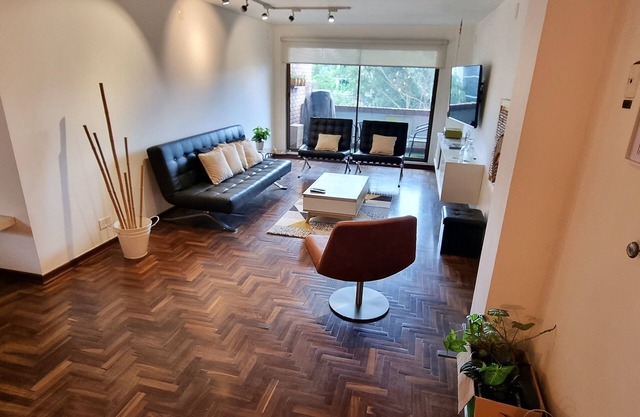 Cozy Haven in El Poblado, 100mb WiFi & 2 min to provenza.