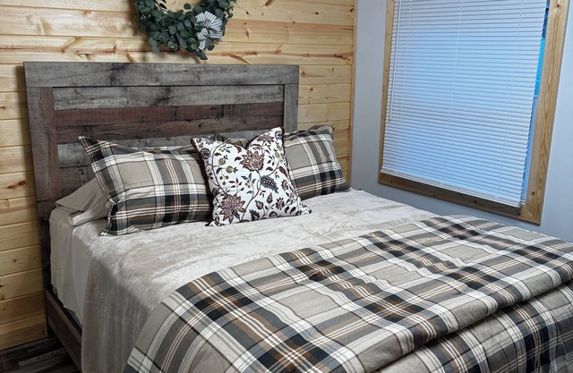 Cozy Heart Lake Cabin Gaylord MI
