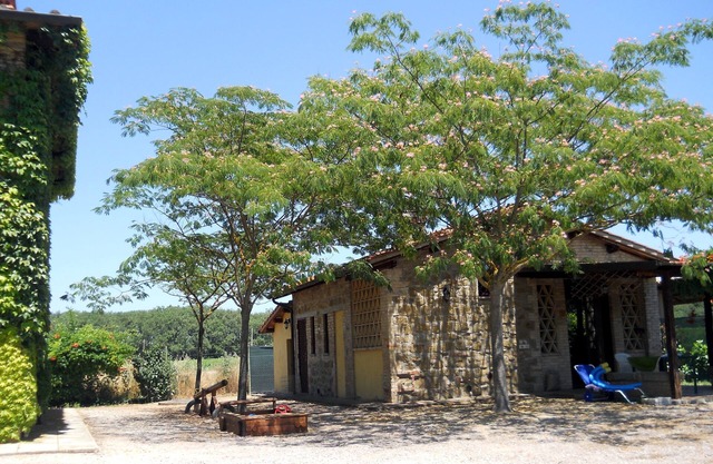 Cozy maison de vacances avec piscine dans un domaine viticole. Wifi gratuit; potager libre