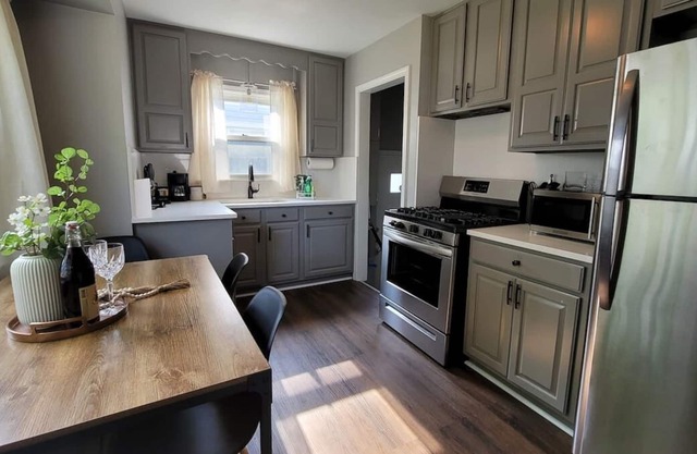 Cozy home 15 minutes from DTW and Downtown Detroit