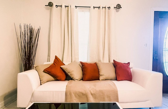 Cozy home 3 bedrooms between two cities