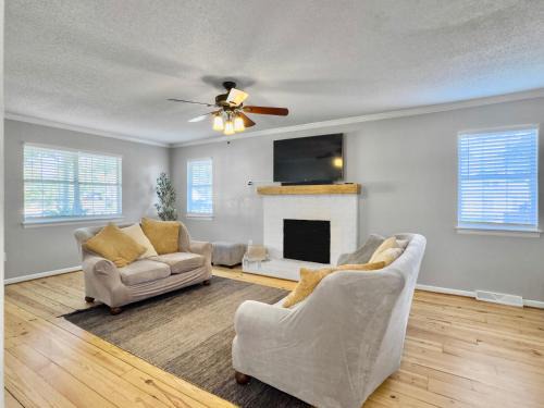 Cozy Home Away From Home - Pet-friendly, King bed