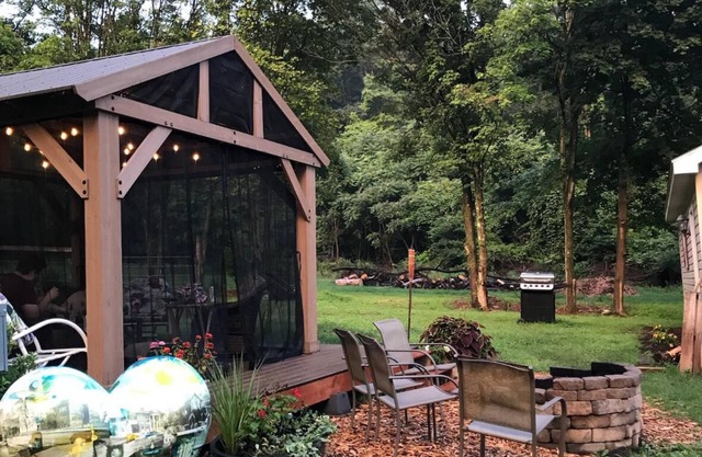 Cozy Home! Close to the Ski Blue Mountain, the Poconos, and Jim Thorpe.