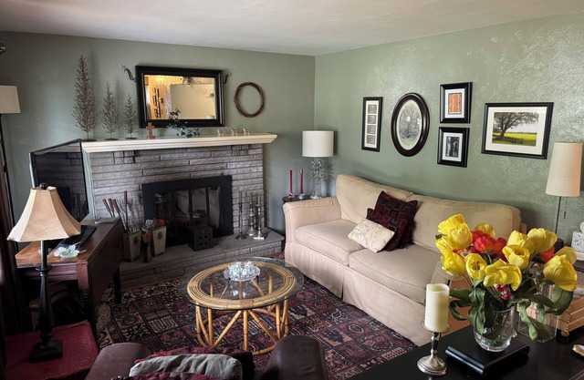 Cozy home close to Pittsburgh