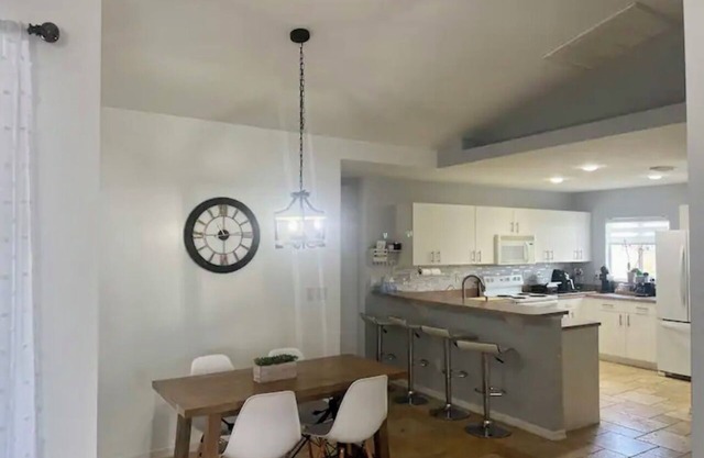 Cozy Home, Heated Pool, 3 bedrooms, 5 beds Family friendly!