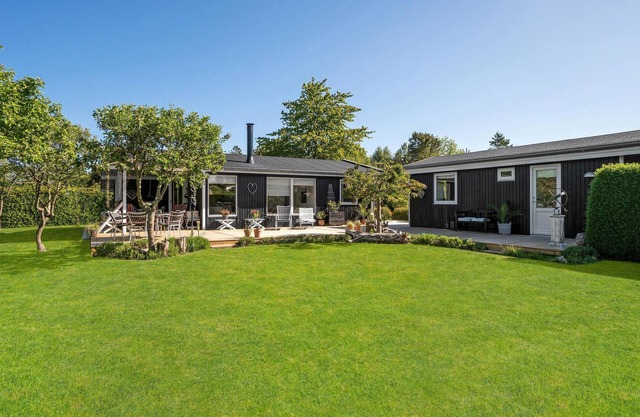 Maison confortable à Dronningmølle avec.