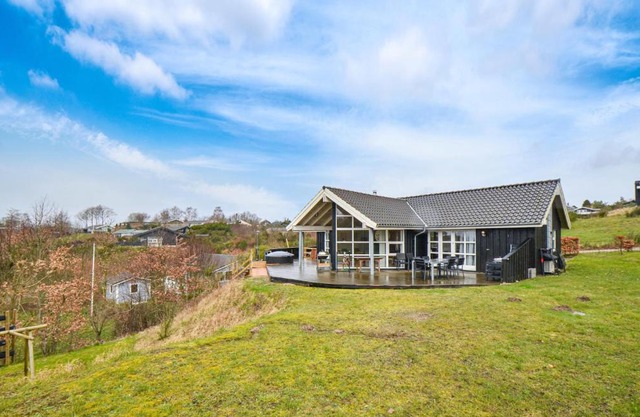 Cozy Home In Ebeltoft With Kitchen