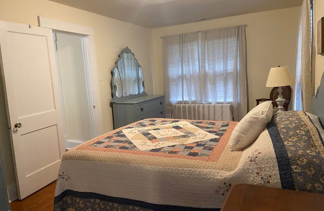 Cozy Home in Peaceful Location-Short Drive to Beaches & Bay