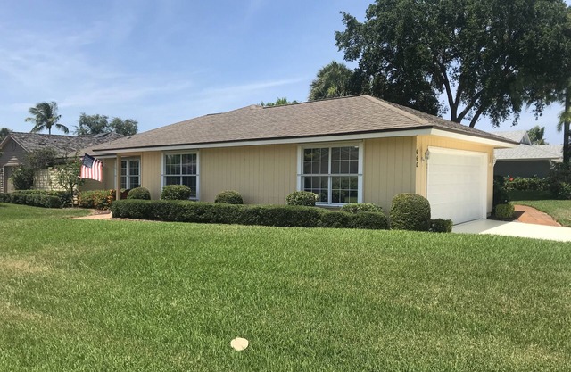 COZY HOME IN TENNIS COMMUNITY