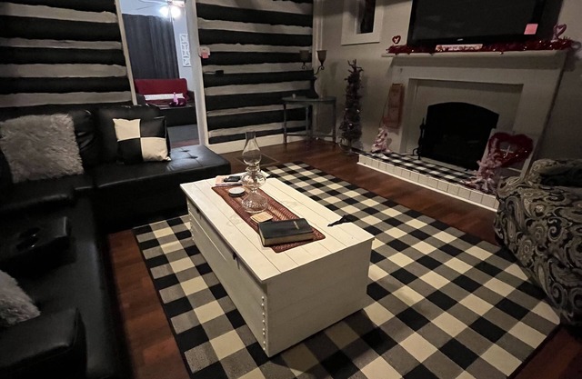 Cozy home located in the heart of Pennington Gap Va. Pet friendly.