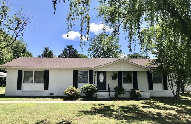 Cozy home near Lake Guntersville, w/ boat parking