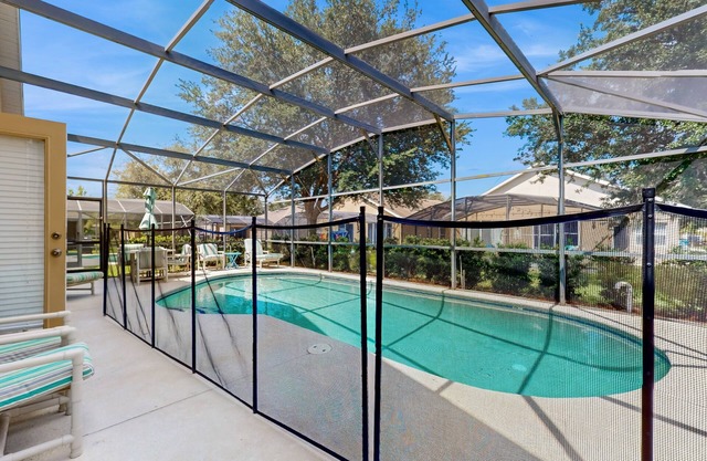 Cozy home near theme parks, WiFi, private pool & W/D, pool table