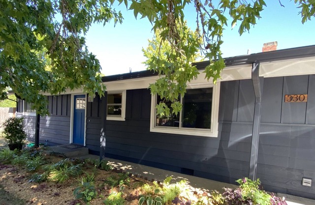 Cozy Home on quiet circle close to Hospital