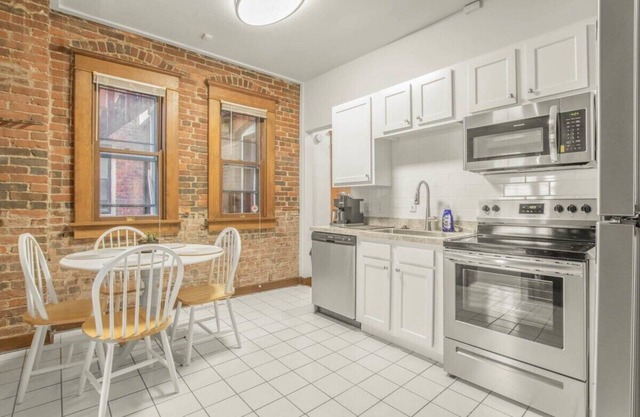 Cozy Home w Exposed Brick, Walk Downtown