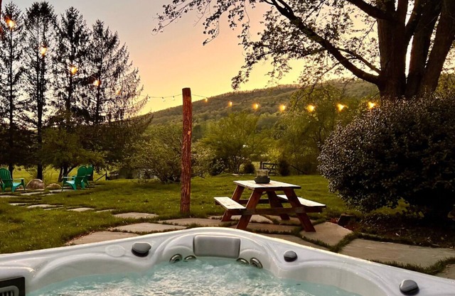 Cozy home w/ hot tub & huge fenced yard & firepit!