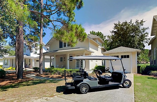 Cozy Home w/ Lakefront Porch, Fairway Views & Golf Cart - Shared Pool & Hot Tub
