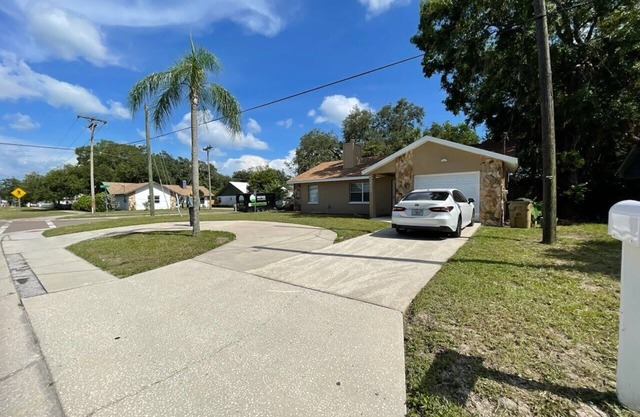 Cozy home w/open floor plan -- easy access to beaches, parks, and Bucs Stadium