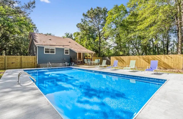 Cozy Home w/ Pool near Beaches Sleeps 8