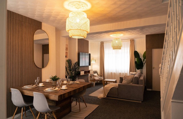 1BR, 3BD, 1BR Modern Terraced Home