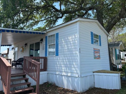Cozy Home with Pool Access in Surf City
