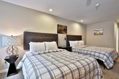 Cozy hotel room style studio condo with pool