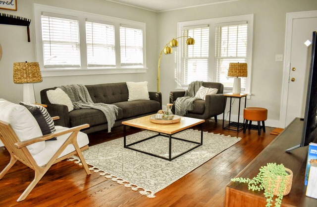 New Cozy House: 5 min to beach-zoo-restaurants-casino-brewery-train to Chicago