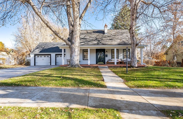 Cozy House in Historic Downtown Tree Street Neighborhood with Hot Tub