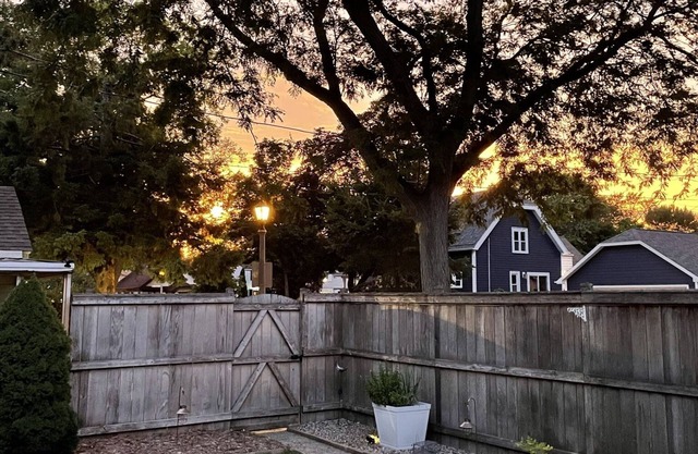 Cozy house in the north part of Milwaukee - 15 minutes to downtown!