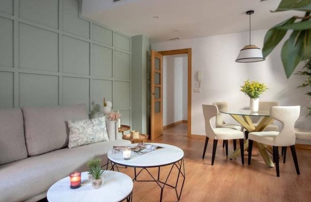 COZY HOUSE WITH PARKING INCLUDED