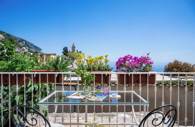 Maison confortable avec vue mer, terrasse et parking privé