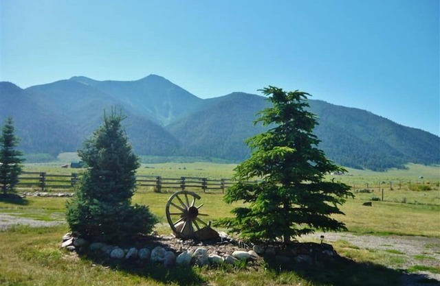 Cameron Immaculate Log House w / vue sur la montagne!