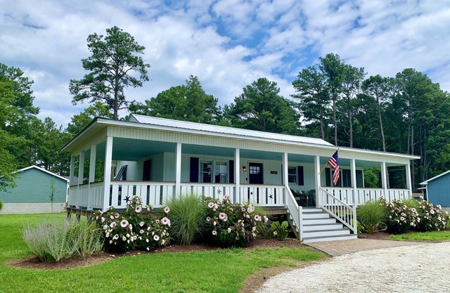Cozy island cottage with a Key West flair - CLOSEST TO THE BEACH!!!