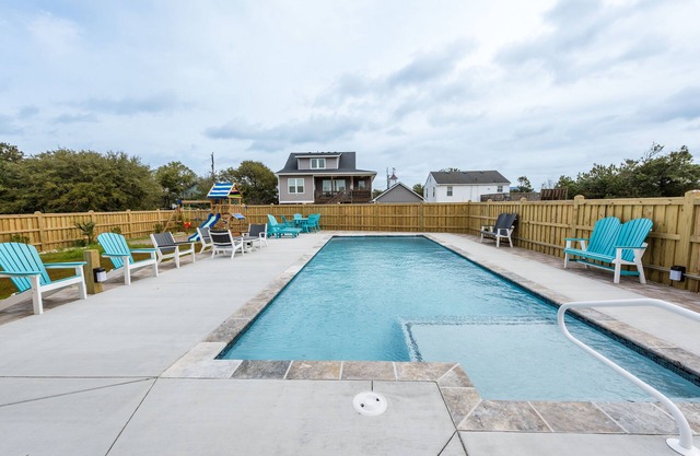 Cozy King Suite, POOL/GRILL/outdoor shower, coffee bar, mini fridge, microwave