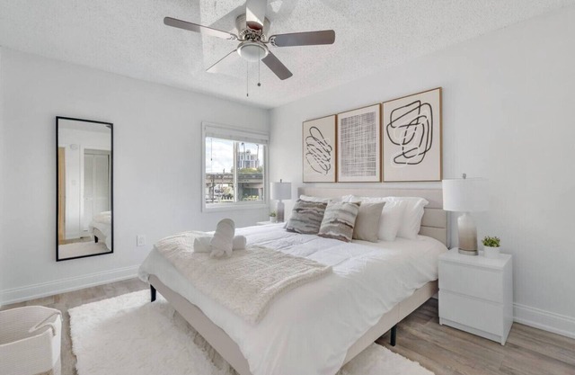 Cozy King Suite near Bayshore! Pool,Gym,Parking