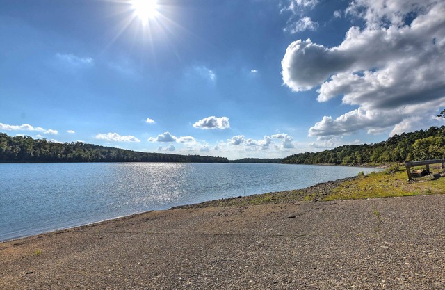 NOUVEAU! Kirby Home w / Patio juste au nord du lac Greeson