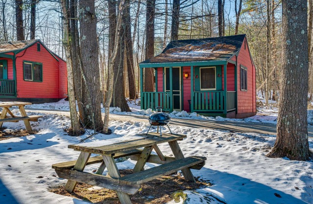 Cozy Laconia Studio Cabin Near Lake Winnipesaukee!