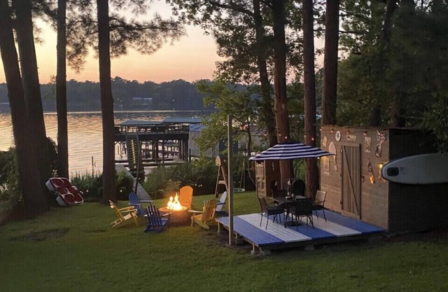 Cozy Lake Front Cabin for Romantic Getaway or a Family Vacation