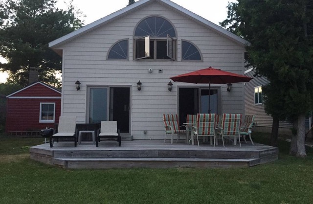 Cozy Lake Front Cottage sur le magnifique All Sports Lake Mitchell à Cadillac, MI