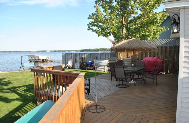 Cozy Lake Front Cottage sur la rive ouest du lac Mitchell