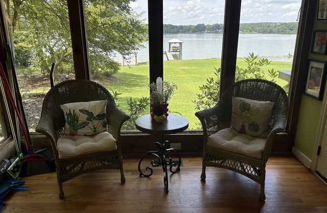 Cozy Lake Logan Martin getaway with large yard