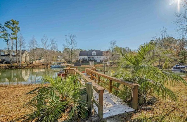 Cozy Lake Murray lake front house with dock