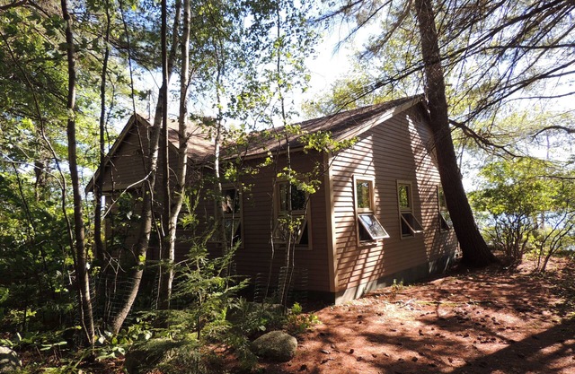 Cozy Lake Winnipesaukee Camp on Braun Bay with spectacular views